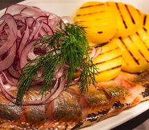 Сельдь с картофелем и лучком