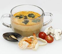 Том ям с морепродуктами