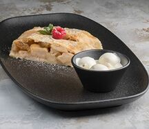 Штрудель яблочный с пряной корицей