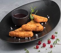 Жареный сулугуни в сухарях