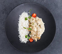 Куриное филе с грибами в сливочном соусе