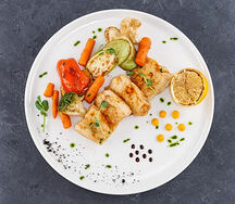 Судак, жаренный с овощами