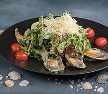 Салат с морепродуктами