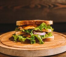 Сэндвич с курицей большой