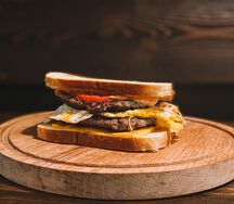 Средний сэндвич с двойной котлетой