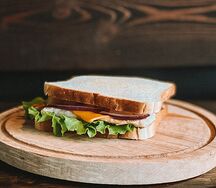 Сэндвич с курицей средний