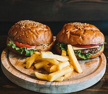 Комбо с бургерами и картошкой