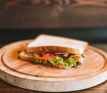 Сэндвич с беконом средний