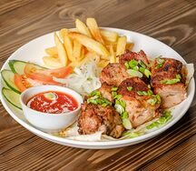 Шашлык со cвинoй шейкой и картофель фри