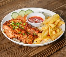 Шашлык из куриной грудки и картофель фри