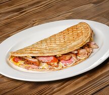 Закрытая пицца сборная с курицей