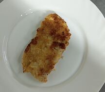 Минтай, тушенный со сметаной