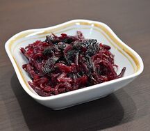 Салат со свеклой и черносливом