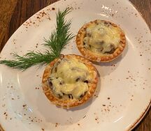 Жульен из грибов в тарталетке