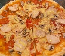 Пицца с курицей и грибами