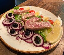 Салат с тунцом