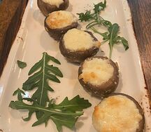 Шампиньоны с сулугуни