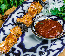 Шашлык из куриной грудки с черносливом
