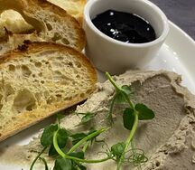 Тот самый утиный паштет с припущенными ягодами