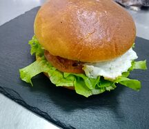 Фермерский бургер с яйцом