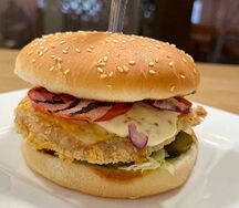 Бургер куриный с картофелем фри