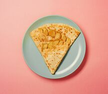 Блинчик с яблоками и корицей