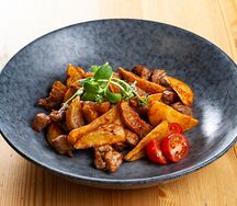 Свинина BBQ c картофельными дольками