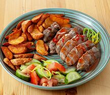 Стейк из cвинoй шеи с картофельными дольками