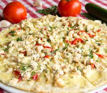 Пицца с куриным филе и грибами