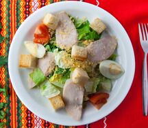 Салат Цезарь с курицей