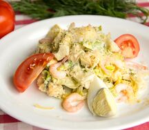 Салат Цезарь с креветками