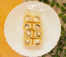 Жареные роллы с курицей