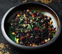 Черный рис с овощами