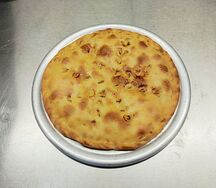 Пирог осетинский с сыром (сулугуни, осетинский, зелень)