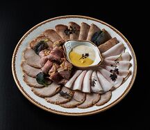Мясная тарелка 