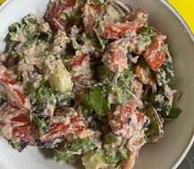 Деревенский салат с орехами