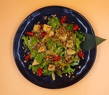 Салат с хрустящими баклажанами