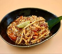 Wok Фунчоза с лососем