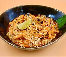 Wok удон с лососем