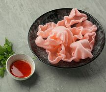 Креветочные чипсы с соусом спайси