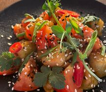 Хрустящие баклажаны с томатами