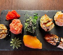 Гункан Кани с тобико