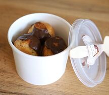 Профитроли в шоколадном соусе