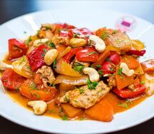 Курица с орехами