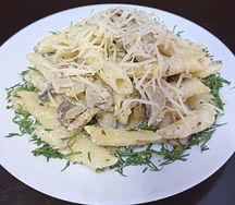 Грибное пенне с пармезаном