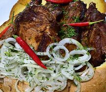 Каравай со cвинoй корейкой