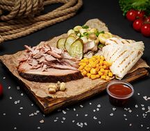 Мясная тарелка Свинина барбекю