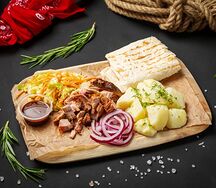 Обед Pulled pork с рваной свининой