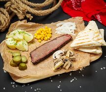 Обед с фирменным брискетом