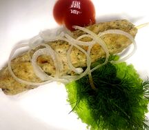 Люля из куриного филе с маринованным луком